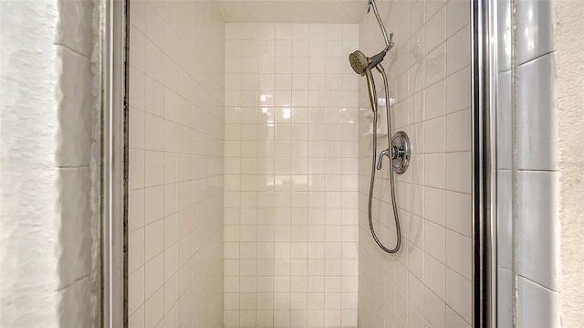 details with an enclosed shower