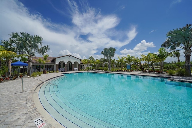 view of swimming pool