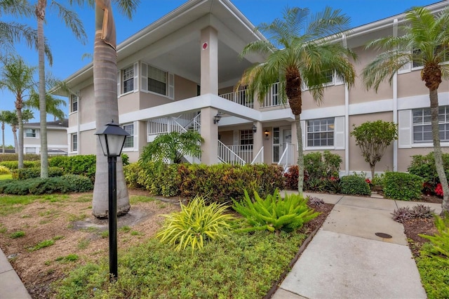 view of front of house with a balcony