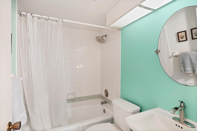 full bathroom featuring sink, toilet, and shower / bath combo