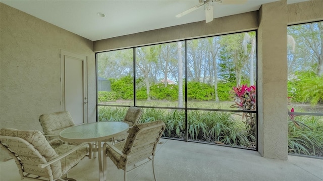 sunroom featuring ceiling fan