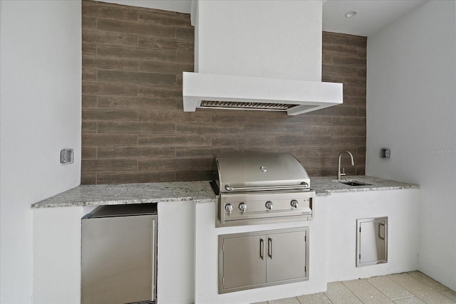 view of patio featuring sink, an outdoor kitchen, and area for grilling