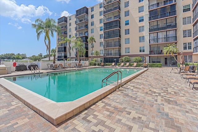 view of swimming pool