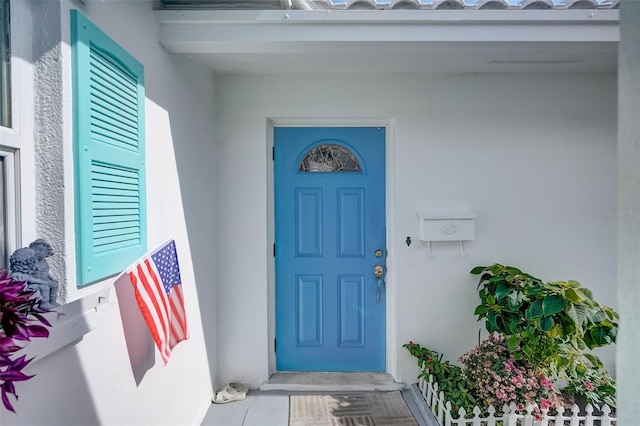 view of exterior entry featuring stucco siding