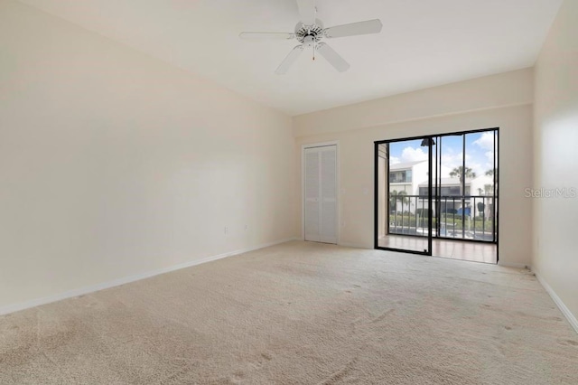 carpeted empty room featuring ceiling fan