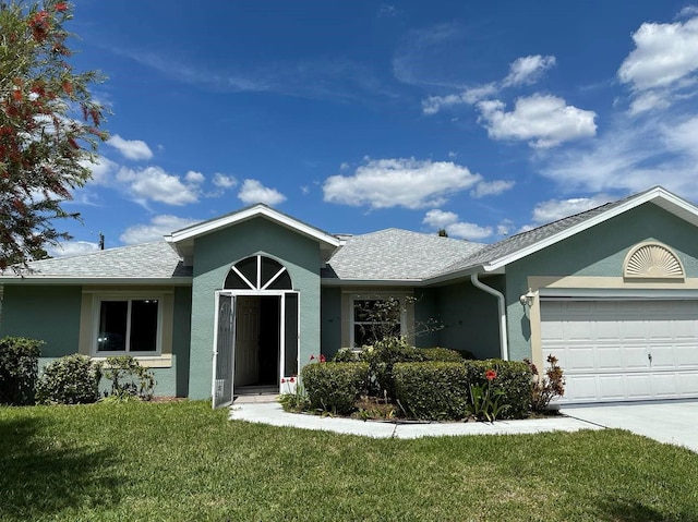 view of front of home featuring a front yard and a garage