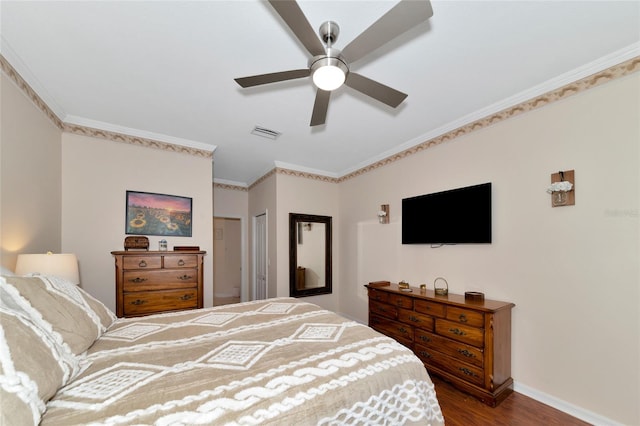 bedroom featuring crown molding, dark hardwood / wood-style flooring, and ceiling fan