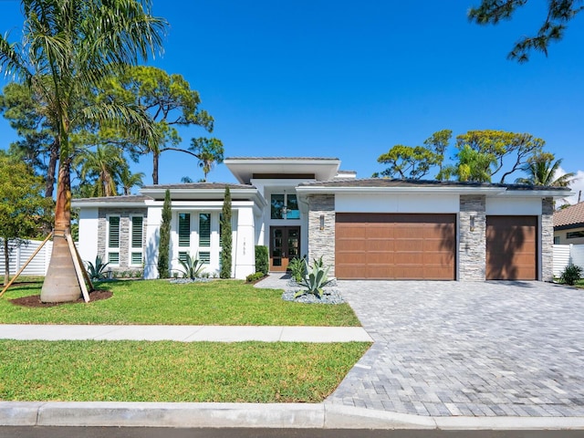 view of front facade featuring a front yard and a garage