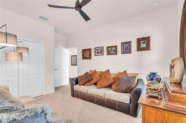 carpeted living room featuring ceiling fan