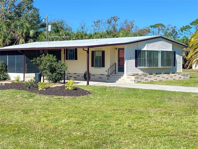 view of front of property with a front yard