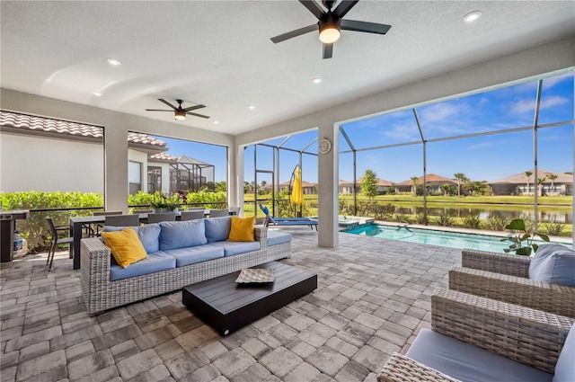 sunroom with ceiling fan