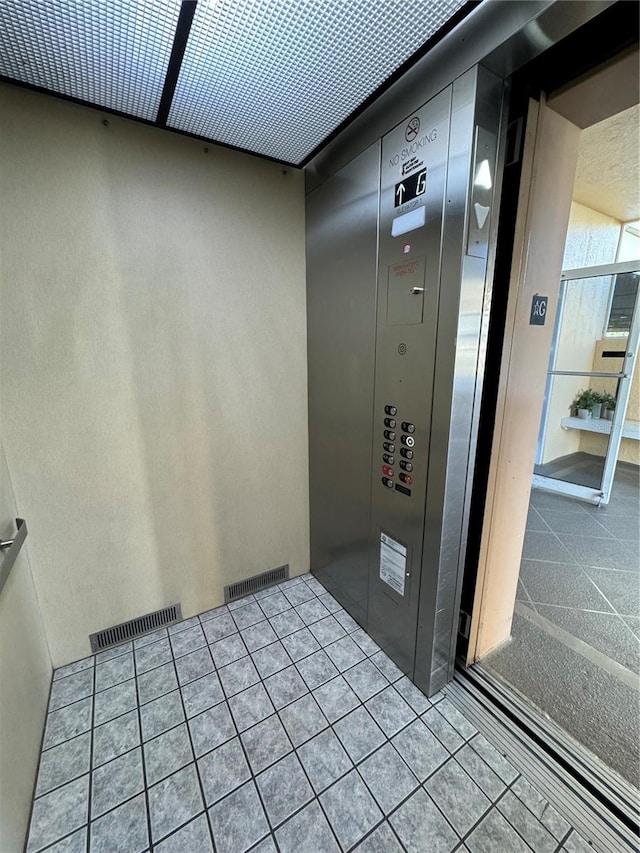 doorway to property with elevator