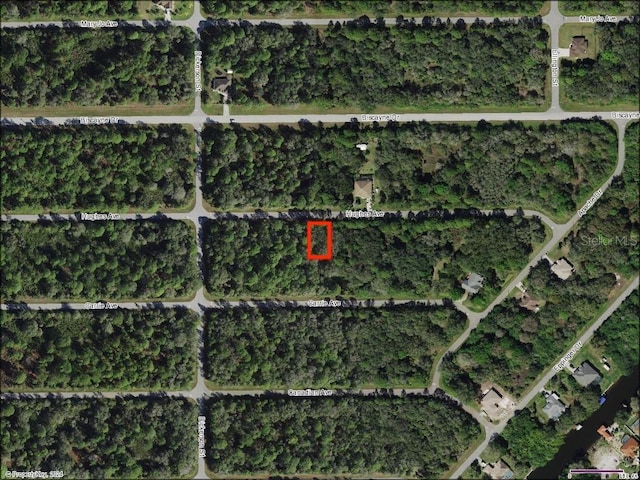 Listing photo 3 for 14119 Hughes Ave, Port Charlotte FL 33953