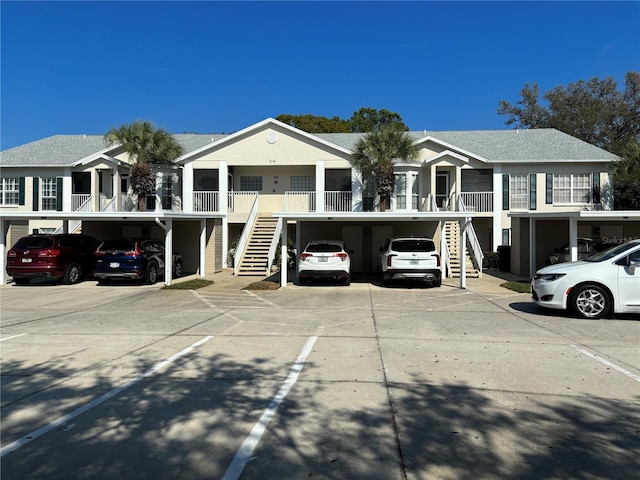 view of front facade featuring a balcony