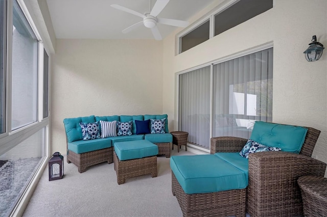 sunroom with ceiling fan