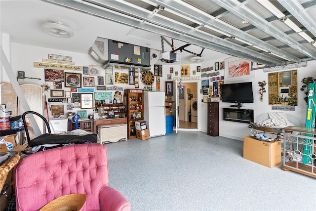 garage with washer / clothes dryer and freestanding refrigerator