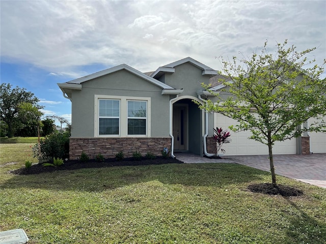 view of front facade featuring a front lawn and a garage