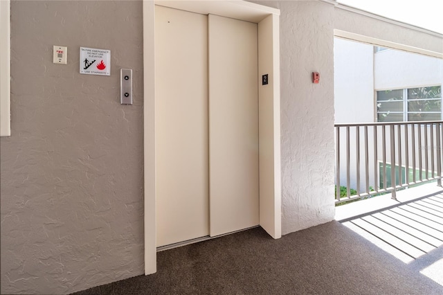 property entrance with elevator