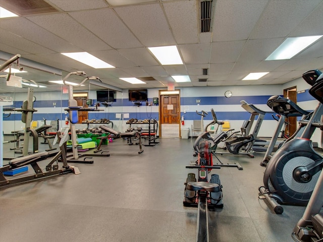 workout area featuring a drop ceiling