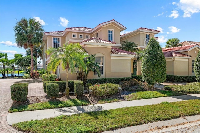 view of mediterranean / spanish-style house