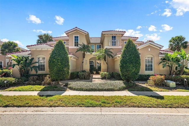 view of mediterranean / spanish-style house