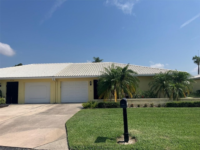 view of front of property featuring a garage and a front yard