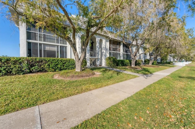 view of front facade with a front lawn