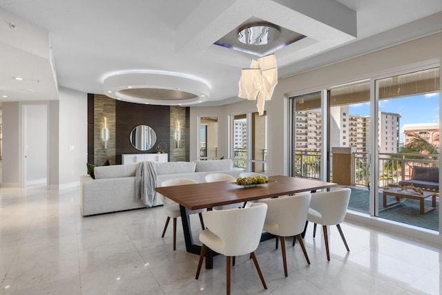 dining space with recessed lighting, an inviting chandelier, and baseboards