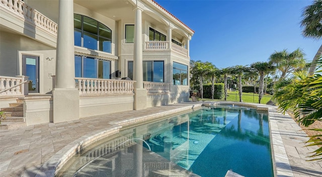 view of swimming pool