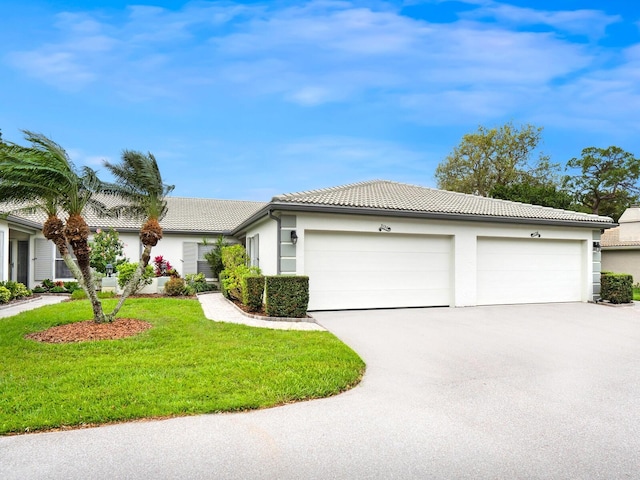 view of front of property featuring a front yard and a garage