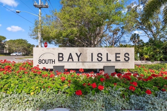 view of community / neighborhood sign