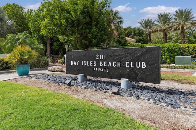 view of community / neighborhood sign