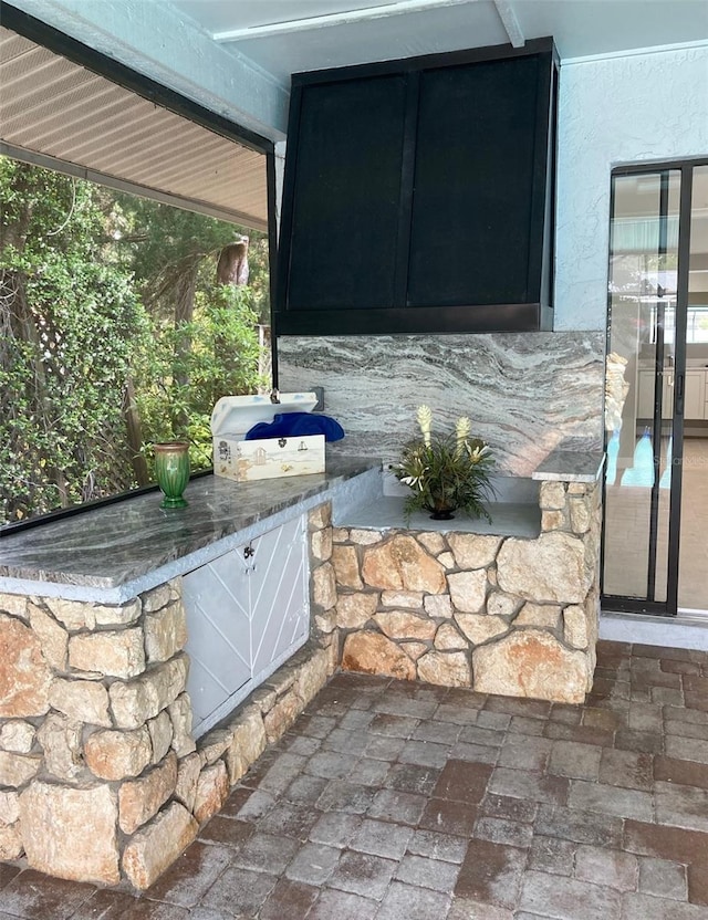 view of patio / terrace featuring an outdoor kitchen and area for grilling