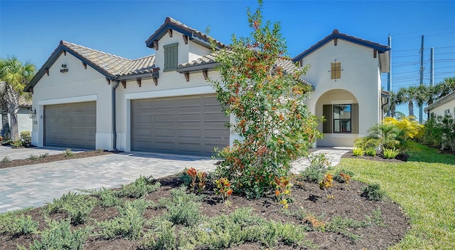 view of mediterranean / spanish-style house