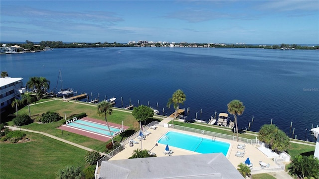 bird's eye view with a water view