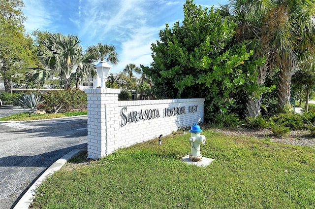 community / neighborhood sign with a lawn