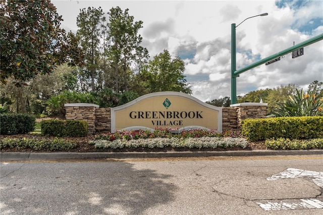 view of community / neighborhood sign