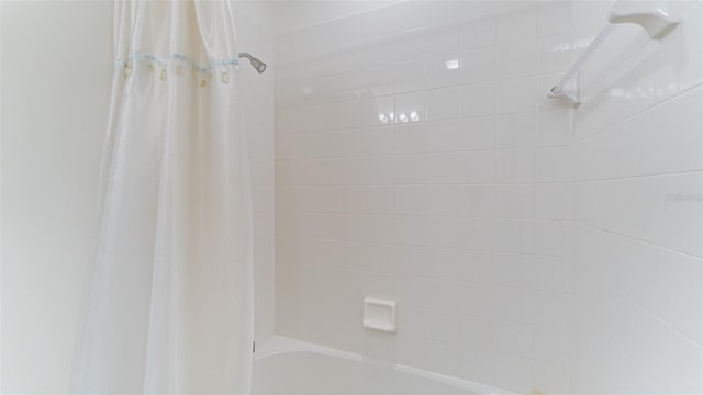 room details with shower / tub combo