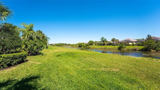 view of yard featuring a water view