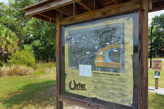 community sign with a yard