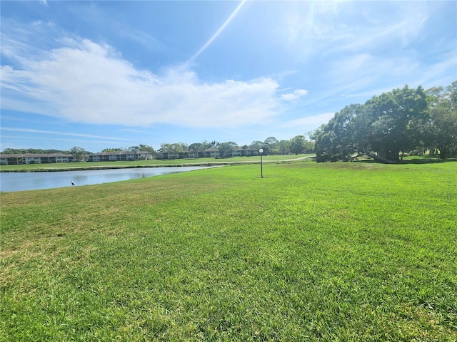 view of yard featuring a water view