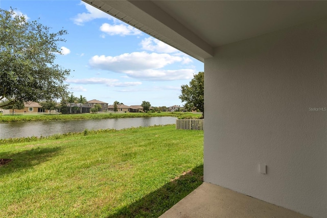 view of yard featuring a water view