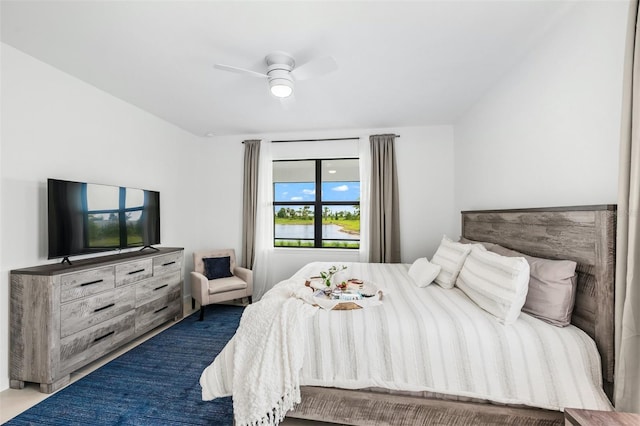 bedroom with ceiling fan