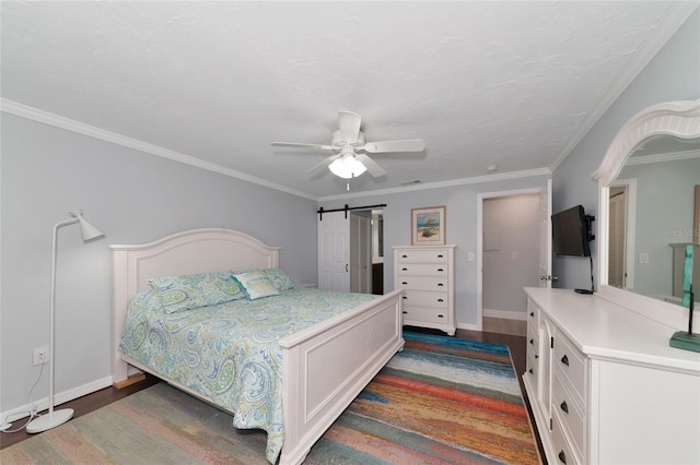 bedroom with a barn door, ceiling fan, dark hardwood / wood-style floors, and crown molding