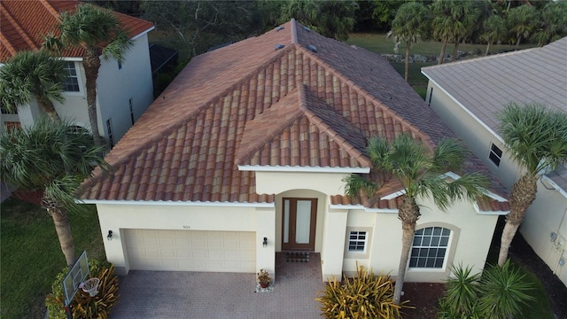 view of front facade featuring a garage