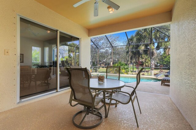 sunroom / solarium featuring a ceiling fan