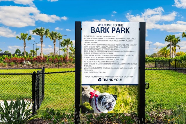 community / neighborhood sign featuring a yard