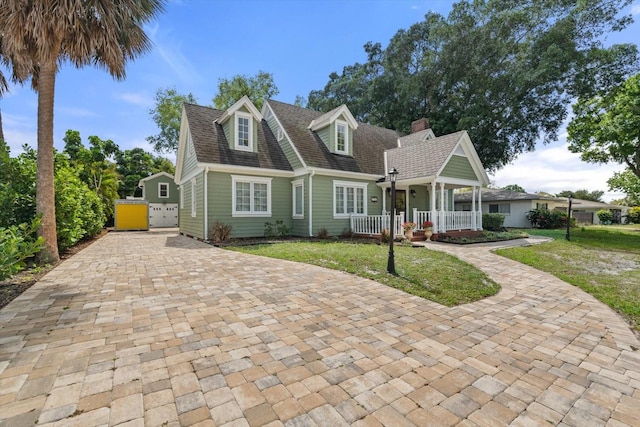 cape cod-style house featuring a front lawn