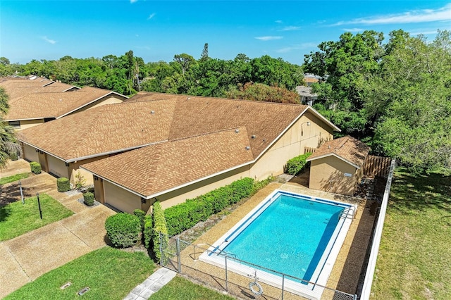 view of swimming pool with a lawn