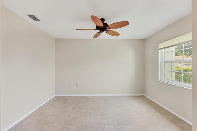 empty room with ceiling fan